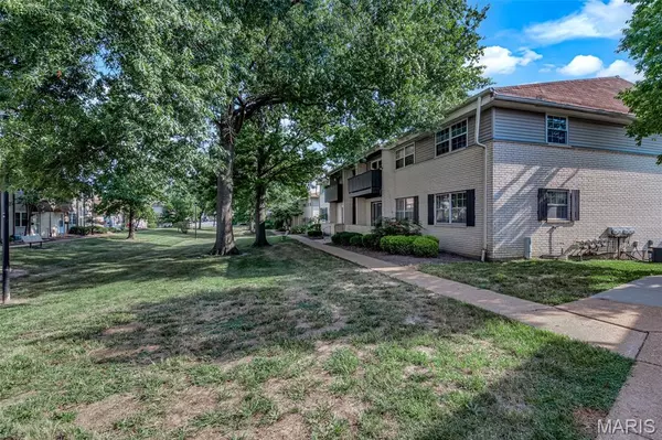 Ballwin, MO 63011,128 Shadalane WALK #A