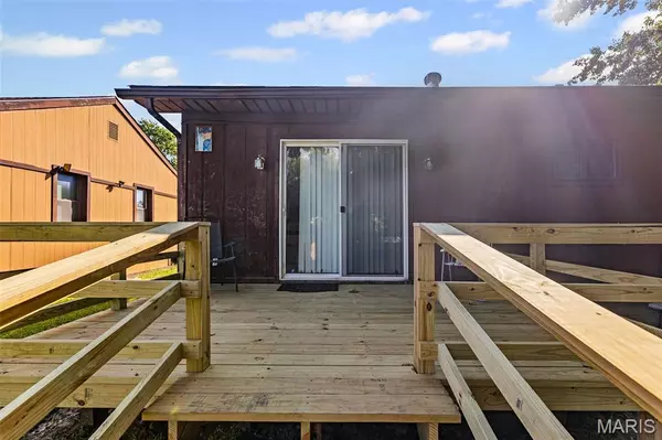 East Alton, IL 62024,145 Victory DR