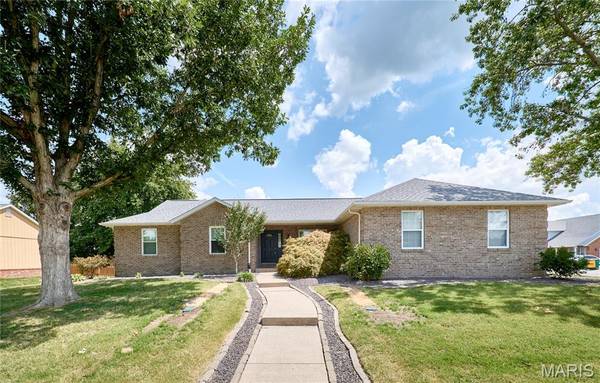 902 Phillip CT, O'fallon, IL 62269