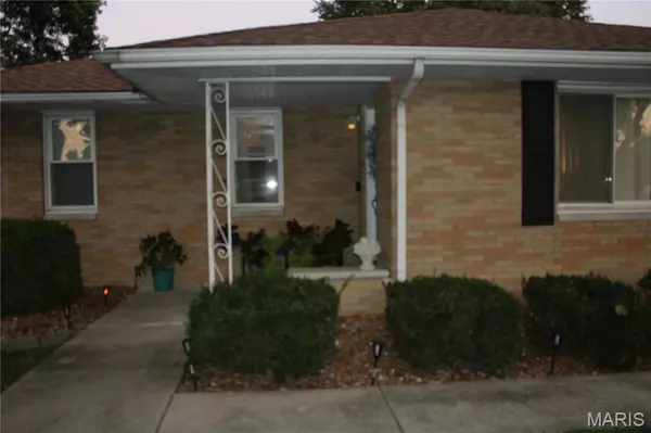 East Alton, IL 62024,455 California AVE