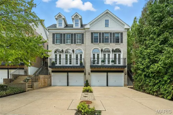 545 North And South RD #D, University City, MO 63130