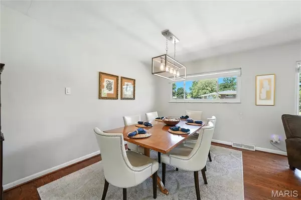 St Louis, MO 63126,9856 Amberley DR