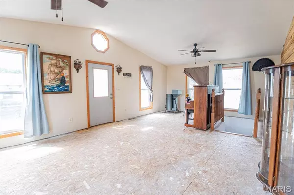 St James, MO 65559,22360 State Route B