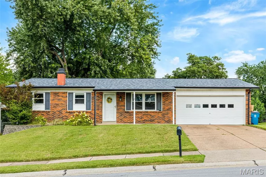 409 Redwood LN, St Charles, MO 63301