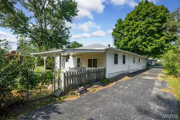 Gillespie, IL 62033,107 Richard ST