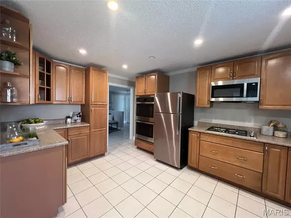 Unincorporated, MO 63146,10381 Oxford Hill DR #24