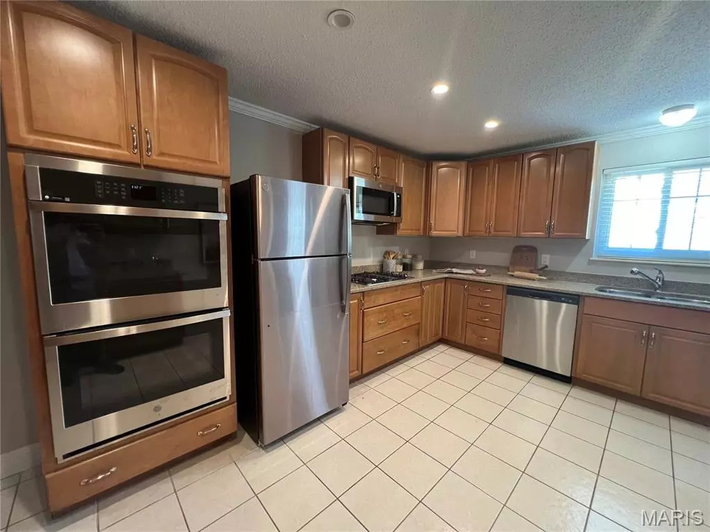 Unincorporated, MO 63146,10381 Oxford Hill DR #24