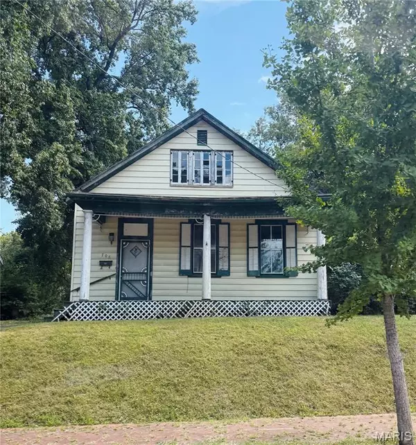 708 E Washington ST, Belleville, IL 62220