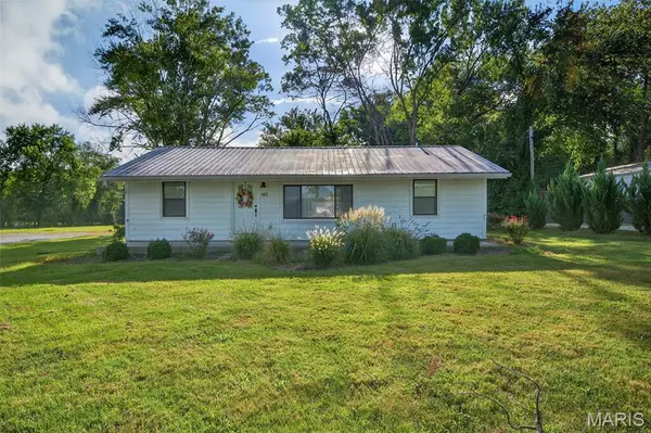 140 N Ethlyn RD, Winfield, MO 63389