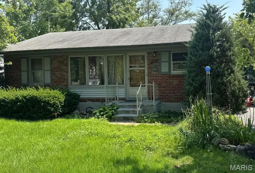 11272 Saint Shawn LN, St Ann, MO 63074