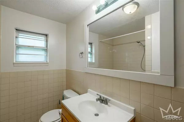 Poplar Bluff, MO 63901,1006 Hickory ST