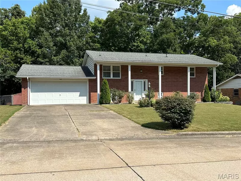 750 Strawberry LN, Jackson, MO 63755