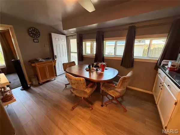 Hannibal, MO 63401,1517 Vesper ST