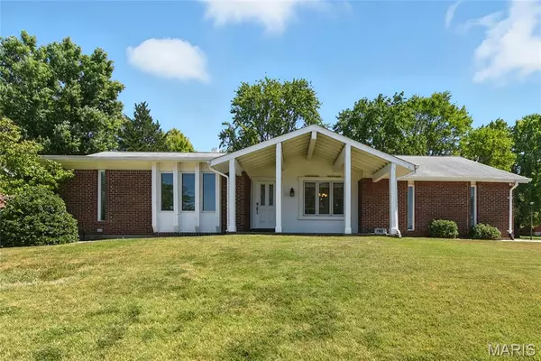 1702 Stemwood WAY,  Fenton,  MO 63026