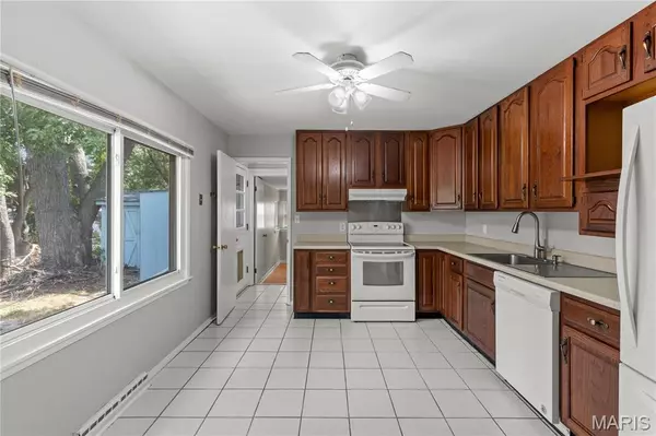 St Louis, MO 63042,707 Village Square DR