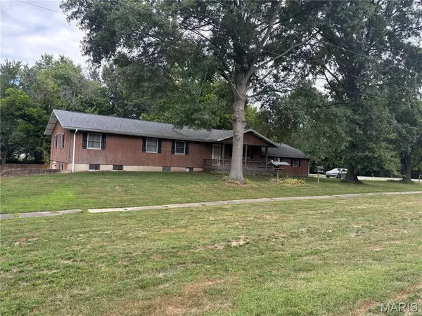121 W Broadway AVE,  Nokomis,  IL 62075