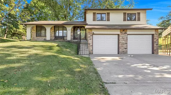 1 Sunset LN, St Peters, MO 63376