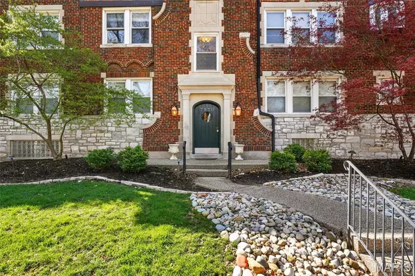 Clayton, MO 63105,7570 Byron PL #3E