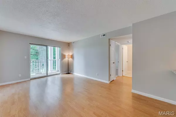 St Louis, MO 63043,3108 Edwards PL #201