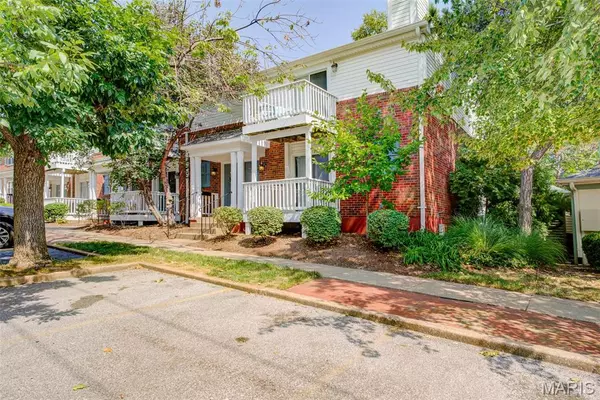 1696 E Swan CIR, St Louis, MO 63144