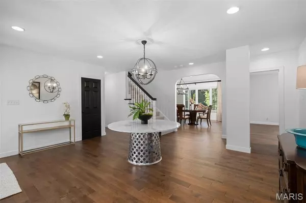 Glendale, MO 63122,431 Clif Side DR