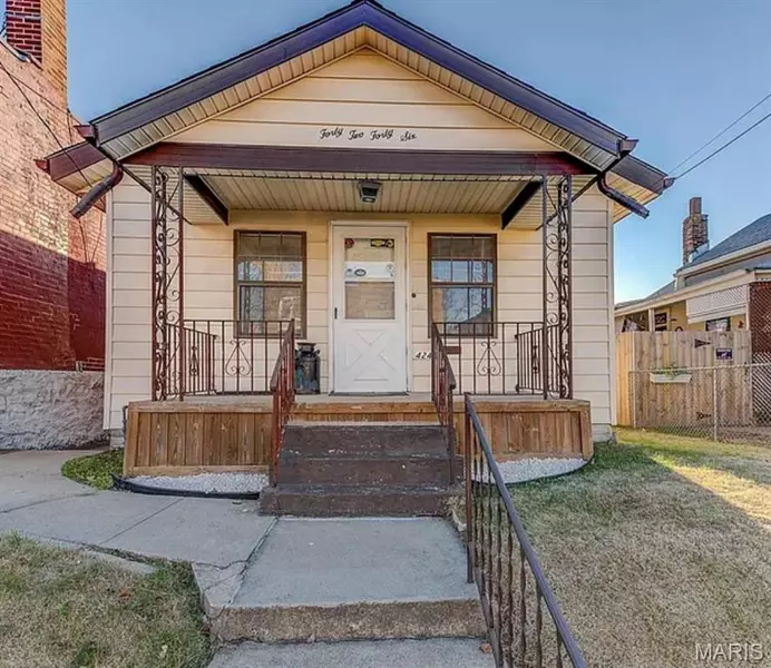 4246 Schiller PL, St Louis, MO 63116