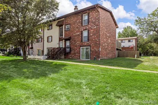 Ellisville, MO 63021,330 Carmel Woods DR