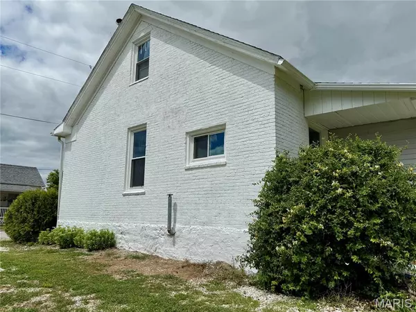 Palmyra, MO 63461,121 Logan ST