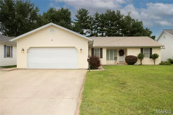 334 E Hoehn ST, Carlinville, IL 62626