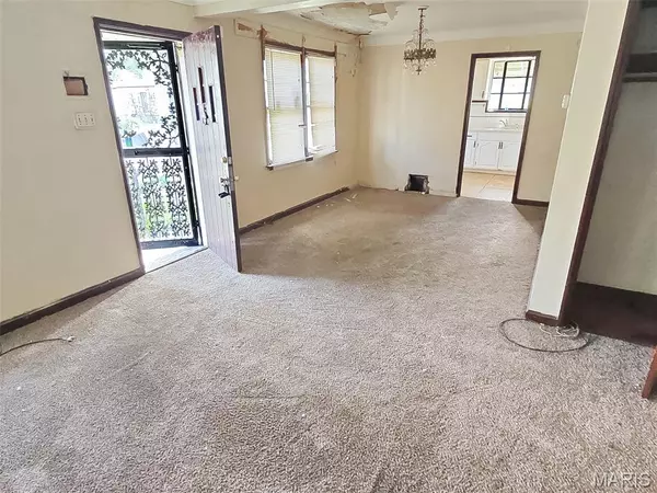 St Louis, MO 63121,6508 Myron AVE