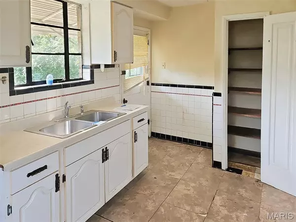 St Louis, MO 63121,6508 Myron AVE