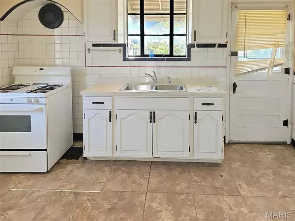 St Louis, MO 63121,6508 Myron AVE