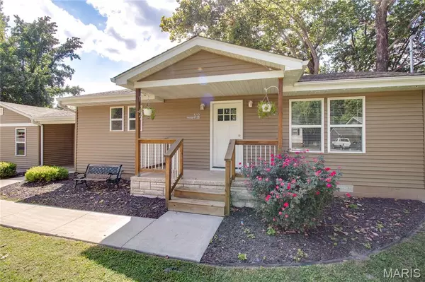 Bethalto, IL 62010,512 Strohbeck LN