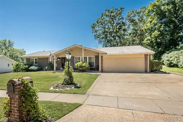 St Louis, MO 63129,2842 Foxfire DR