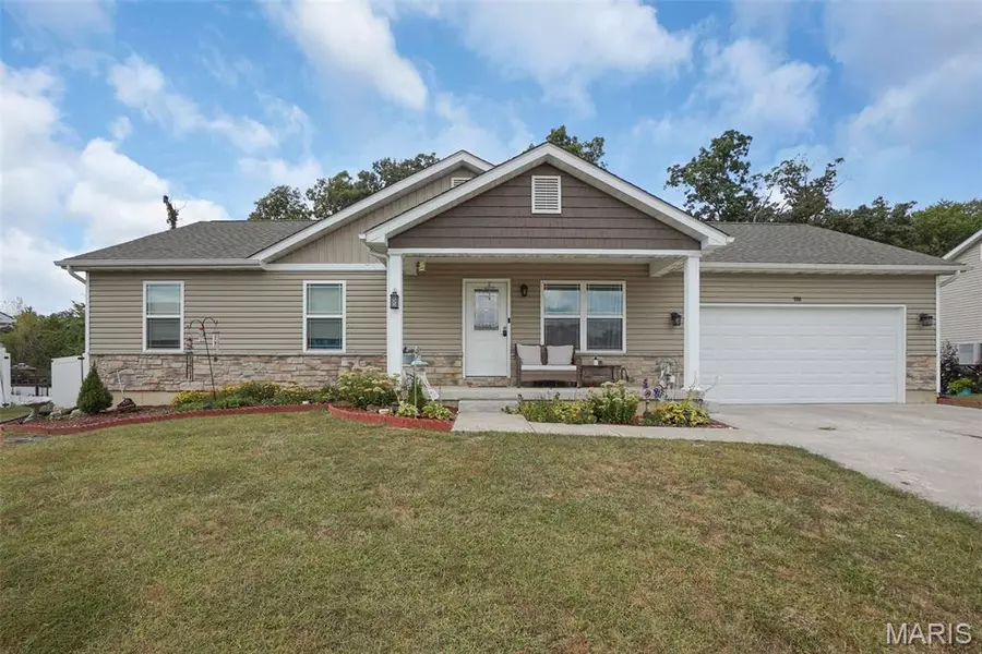 130 Village Circle DR, Winfield, MO 63389