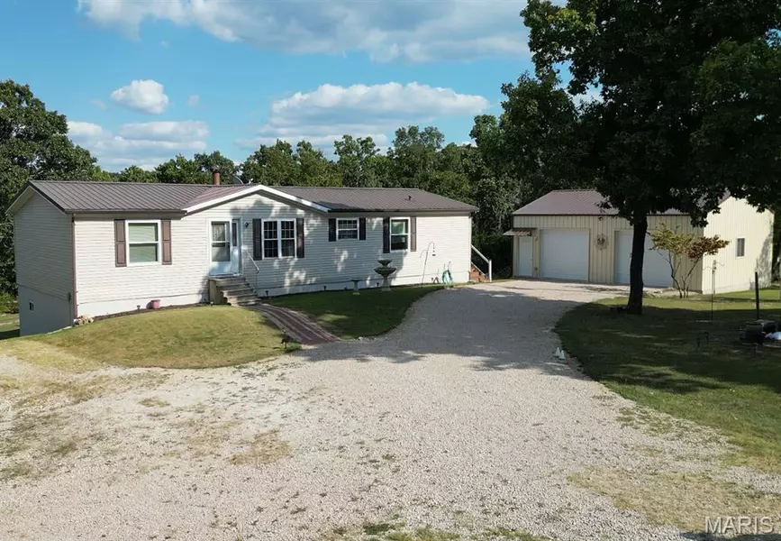 612 Perkins RD, St Clair, MO 63077