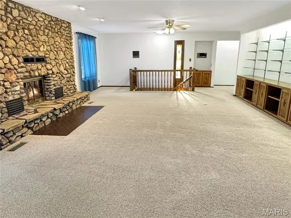 Gerald, MO 63037,498 E Bittersweet DR