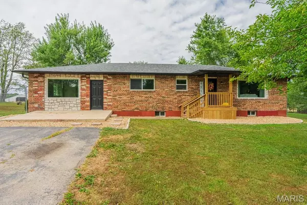 19511 Elder RD, Lebanon, MO 65536