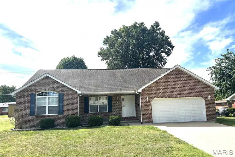 104 Winchester DR, Belleville, IL 62223