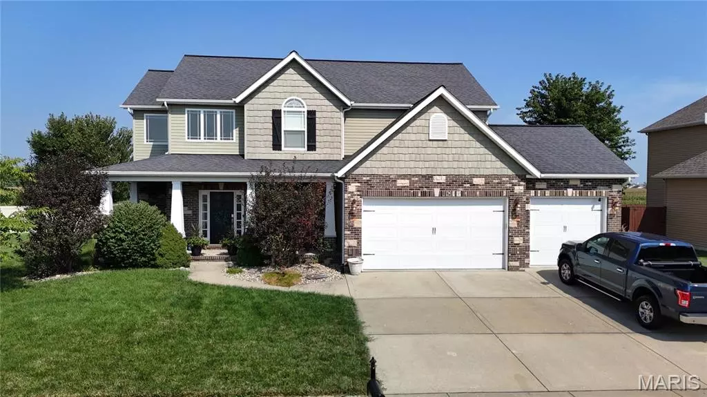 208 Oakshire DR E, Glen Carbon, IL 62034