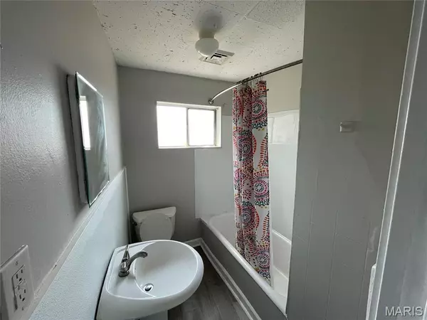 St Louis, MO 63111,7708 Michigan AVE