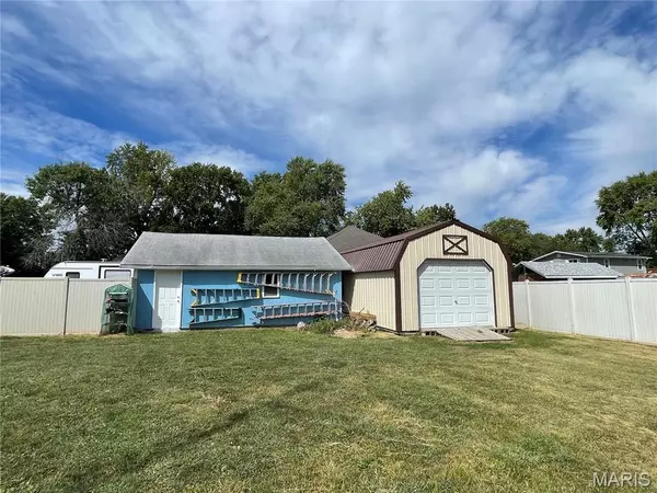 Litchfield, IL 62056,511 S State ST