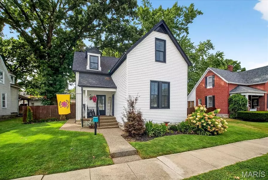 217 N 6th ST, St Charles, MO 63301