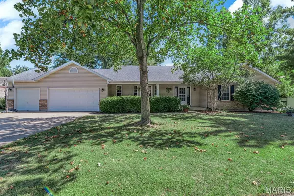 23 Savoy DR, Lake St Louis, MO 63367