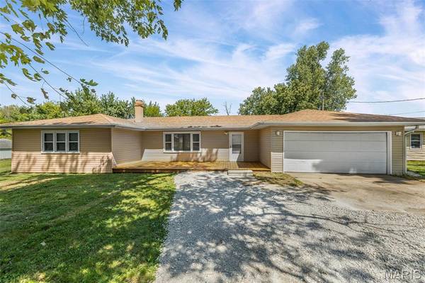 4913 Redwood LN, Granite City, IL 62040