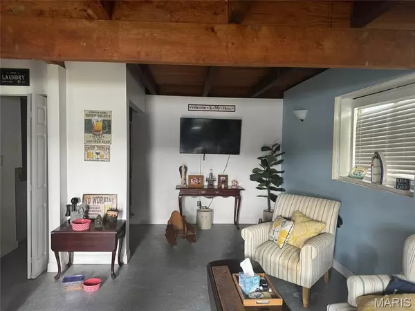 Leslie, MO 63056,112 N Lake DR