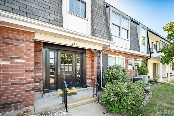 St Louis, MO 63125,853 Dumont PL #B