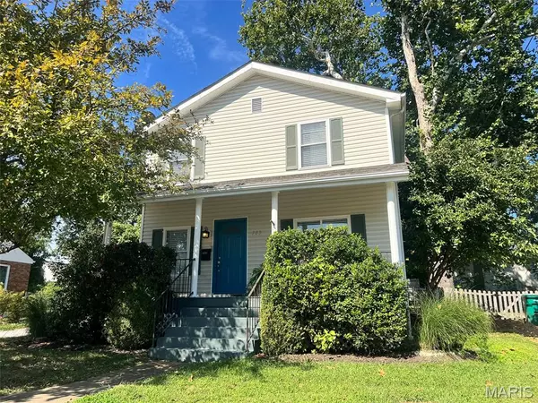 703 Holland AVE, Webster Groves, MO 63119