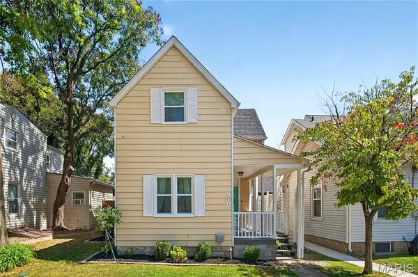 910 N Benton AVE, St Charles, MO 63301
