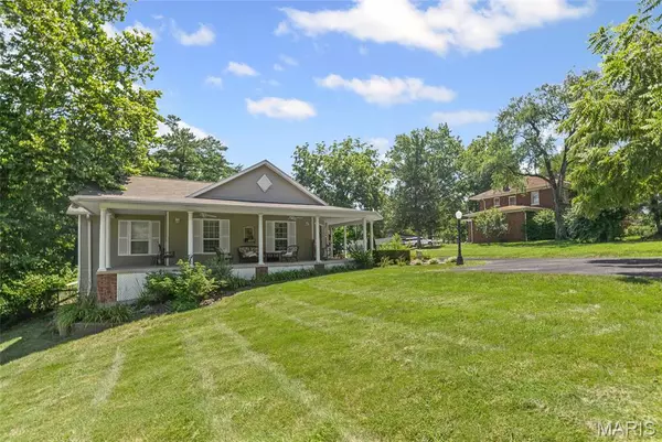 East Alton, IL 62024,144 S 9th ST